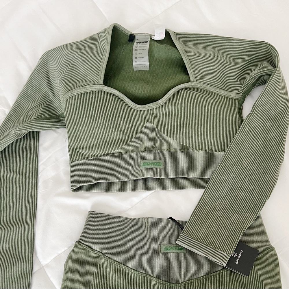 Bo + Tee Endeavor Crop Top- M